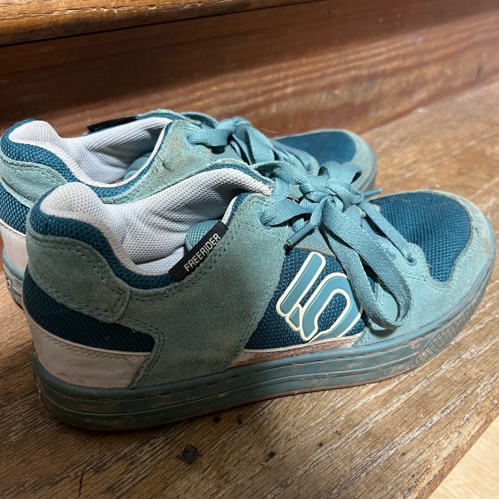 adidas 5 10 Teal and White mountain bike
